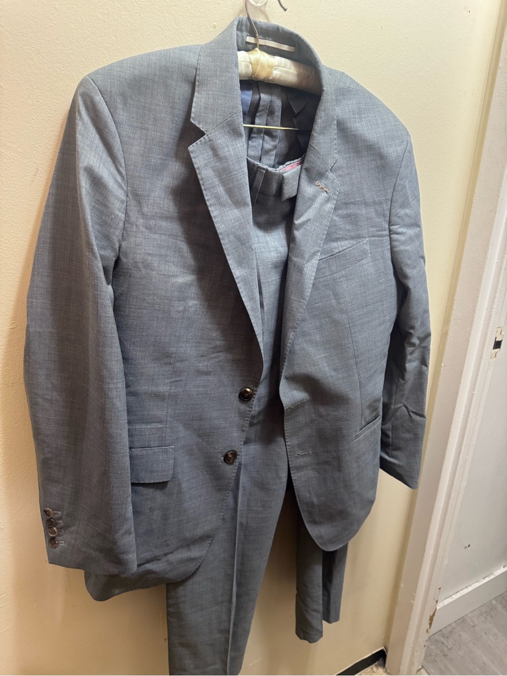Thomas Pink 100% wool Gray Men's Two-Piece Suit - Tailored Blazer & Trousers